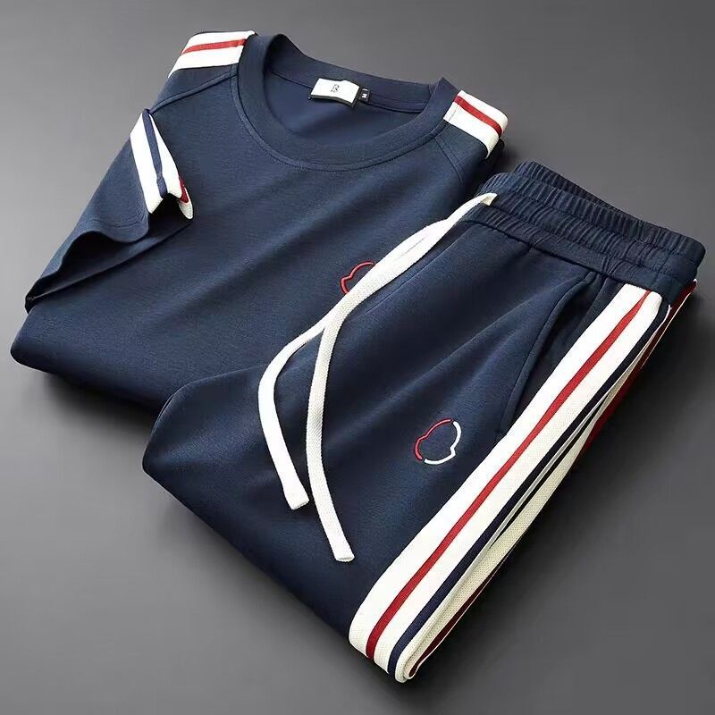Моден спортен комплект за мъже